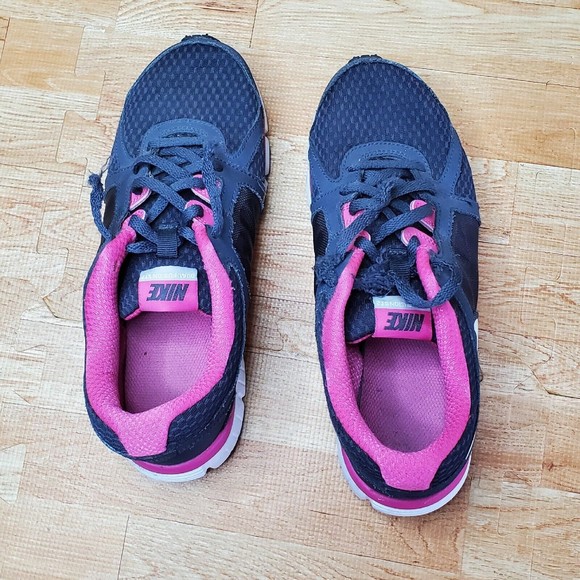 Nike Kids Black and Pink Running Shoes - Picture 5 of 7